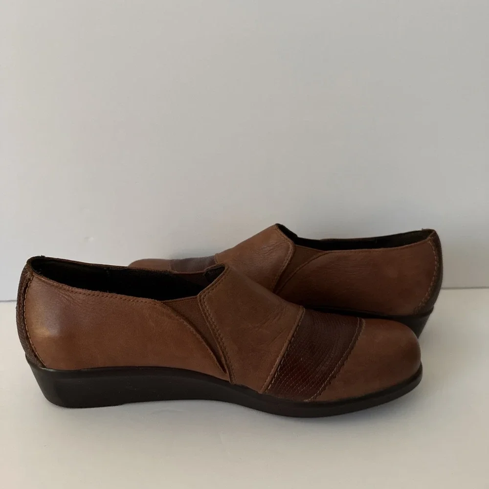 SAS Nora Slip On Loafer Wedge Shoes Brown Leather Womens Size 10.5 N Comfort New